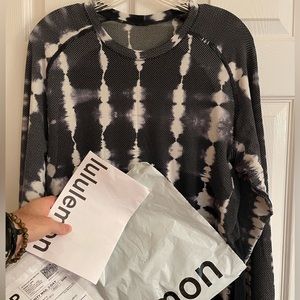 Lululemon black and white tie dye metal vent tech, sz M, NWT $85.00